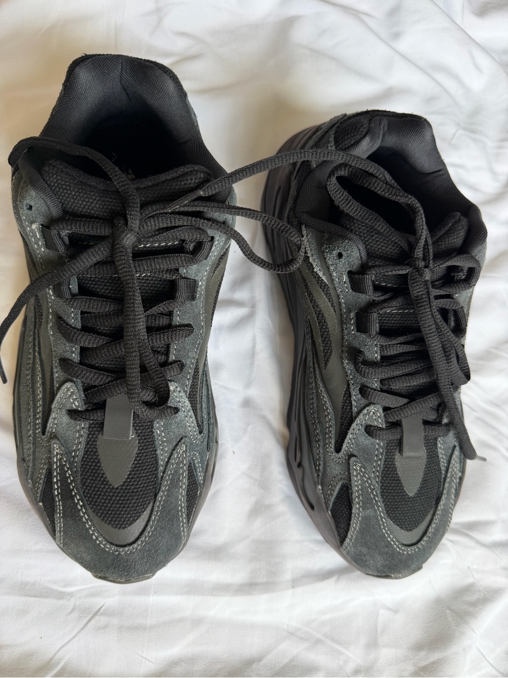 Adidas Yeezy Boost 700 v2 - Vanta